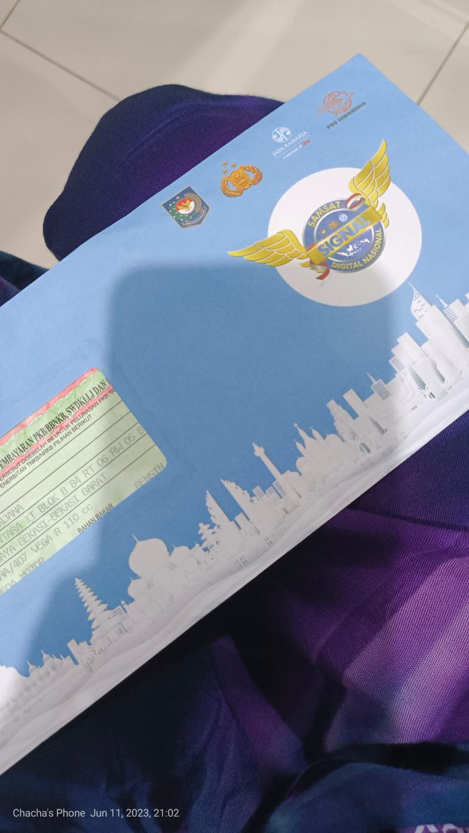 misschacha2009's tweet photo. Gw tuh bahagia banget ! Skrg perpanjang STNK tahunan cuma pencet hp doank, dan duduk manis aja nunggu POS express. Super cool !! @SamsatDigital https://t.co/fDumwWUrUg