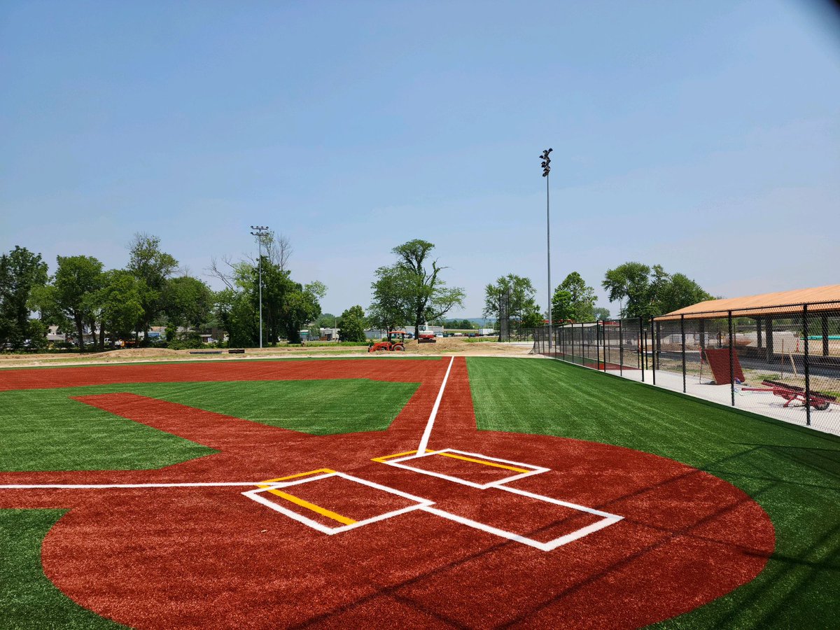 CelebrityGreens's tweet photo. 1 of 4 @LittleLeague Fields just completed at Lions Park in Eureka Missouri ⚾️⚾️⚾️👍🏼 https://t.co/HuCW5OM8KO