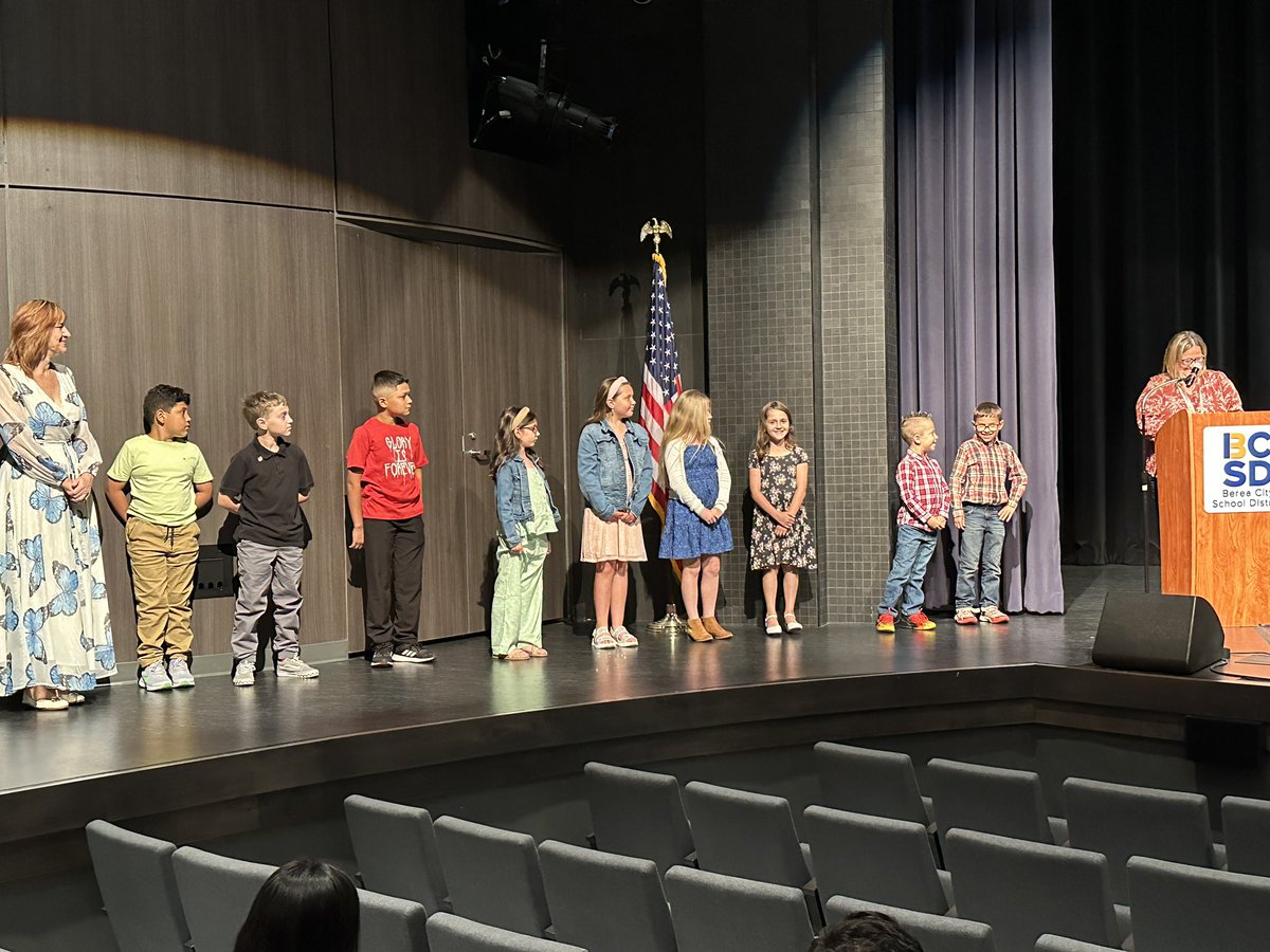BereaCSD's tweet photo. Our final #BeATitan recognition of the school year recognizing some amazing Titans! 🧡💙 https://t.co/jZKNpJLHoZ