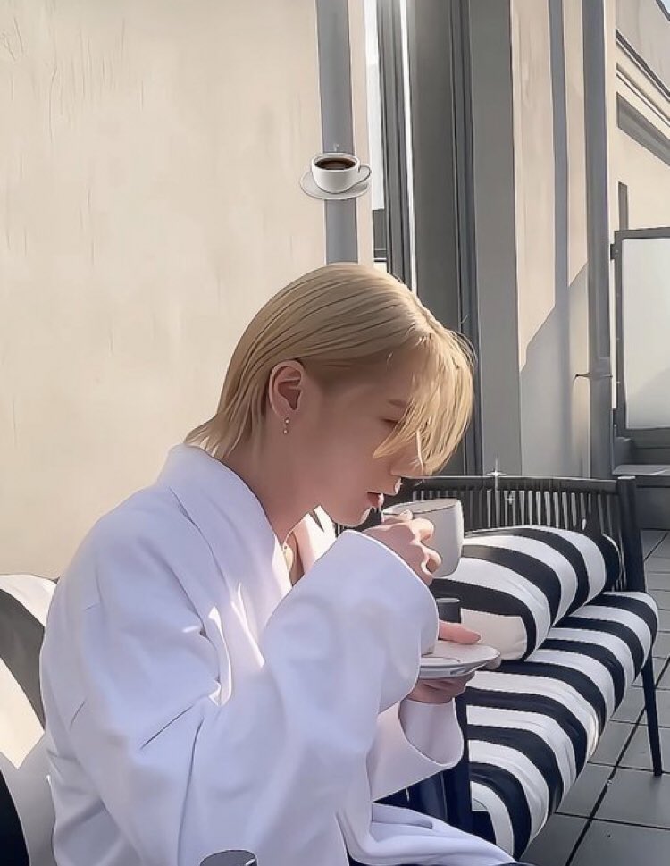 ppleewin's tweet photo. น้องเตนล์ผมบลอนด์ยาวคือที่สุดของความสวย

#TENLEEatYSLBerlin https://t.co/aO9lTJLDPq