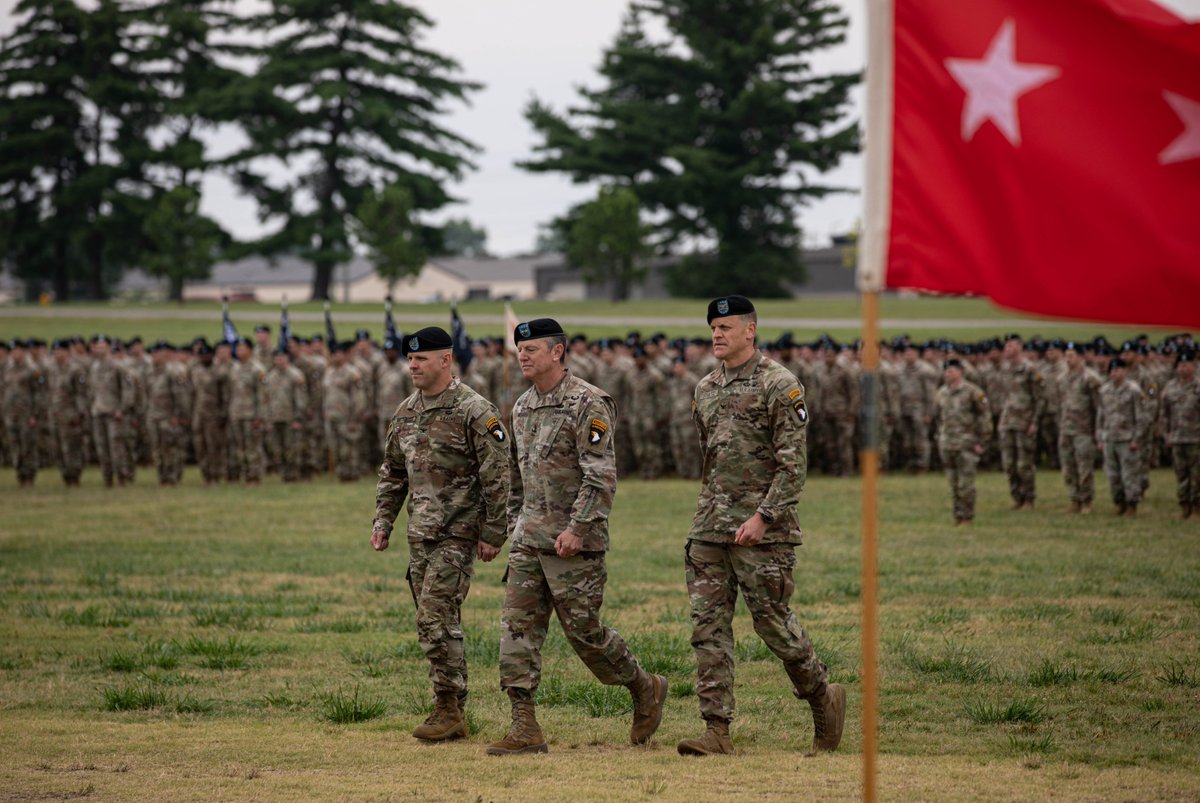 Change of Command Ceremony! We welcome Col. James Stultz and we bid farewell to Col. Ed Matthaidess! STRIKE! <a href="/101stAASLTDIV/">101st Airborne Div.</a> <a href="/FORSCOM/">FORSCOM 🇺🇸</a> <a href="/18airbornecorps/">XVIII Airborne Corps & Fort Bragg</a>