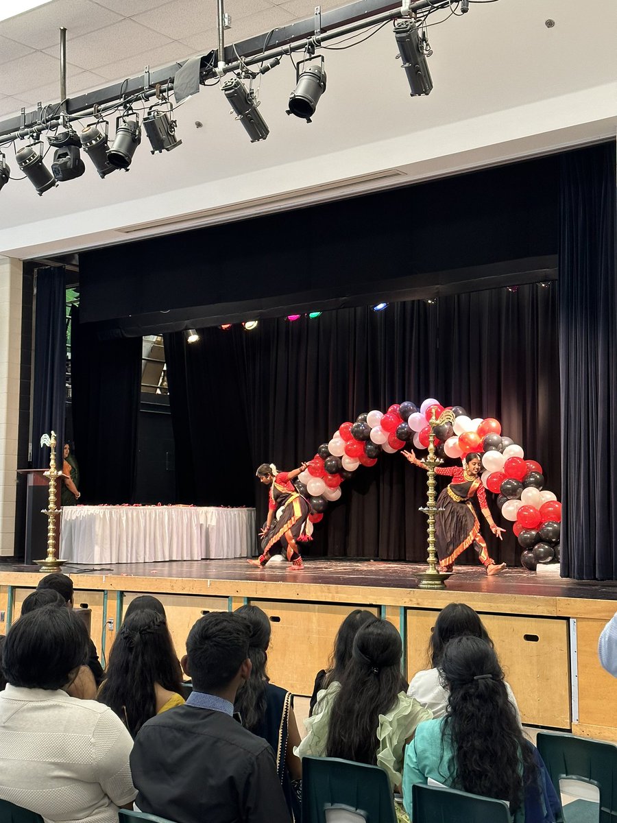uukkamathu's tweet photo. Magnetic Bharathanatyam performance by our #YRDSB students at the #ukawardsofexcellence #uukkamathukaividale https://t.co/juyygC7GbT