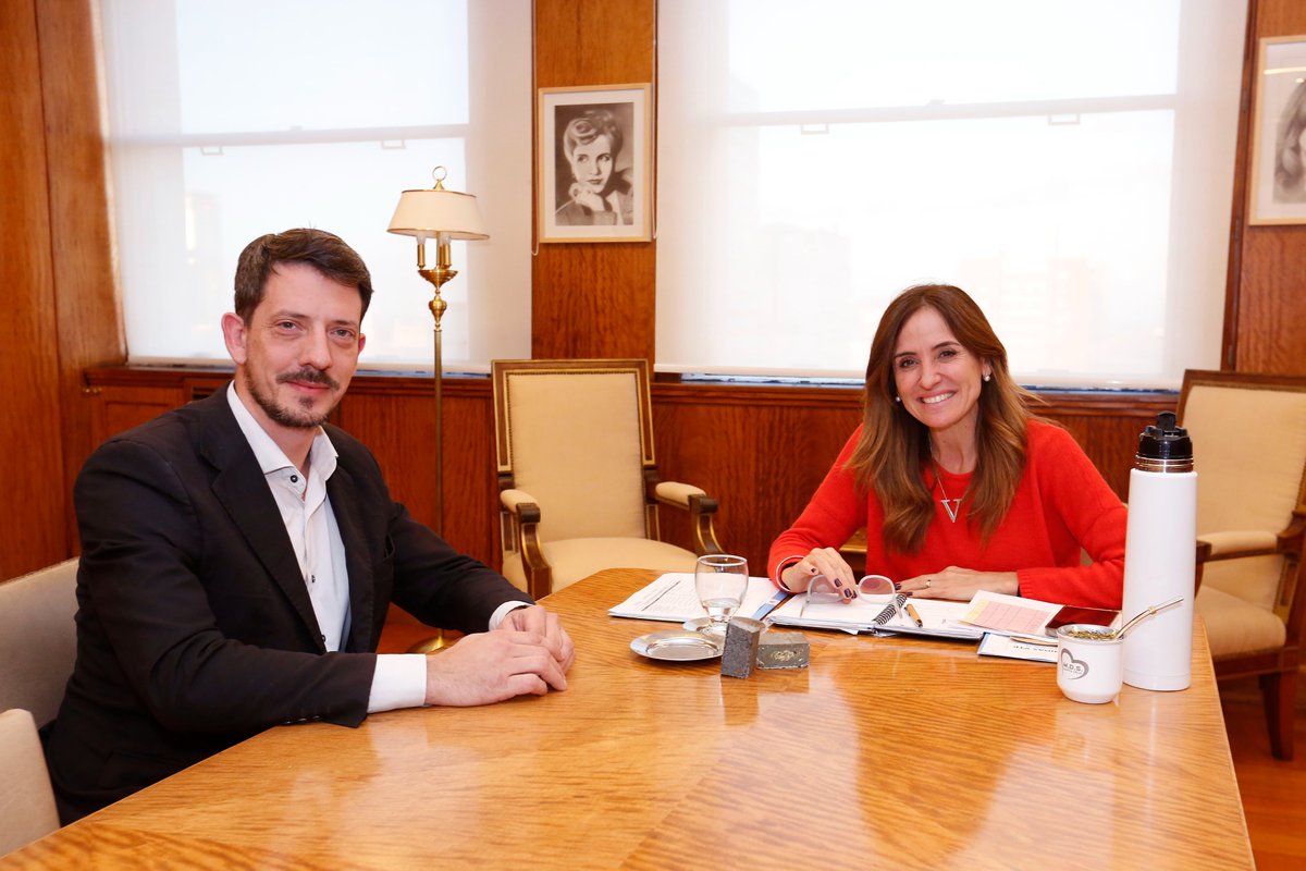 vtolosapaz's tweet photo. Con José Bergoglio trabajamos para seguir acompañando desde el @MDSNacion , la gran labor de contención social que realiza la Fundación @HaciendoLio_Ok, en beneficio de las personas en situación de vulnerabilidad social. https://t.co/nVijYVCuYe