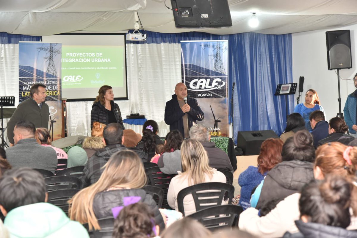 Hoy visitamos el barrio Valentina Norte Rural para dar inicio a los trabajos de regularización del servicio eléctrico, el cual beneficiará a 280 familias.