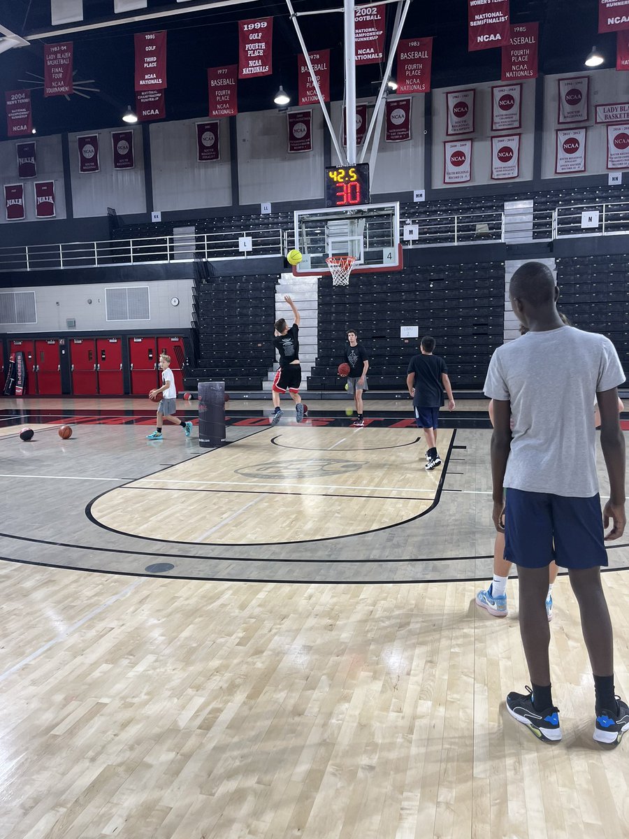 VState_MBB's tweet photo. Great first day of camp‼️ There was a ton of energy and hard work! Very excited for a lot of fun and competition the rest of this week!! #BlazerNation #FutureBlazers https://t.co/ToQnGRxJLR