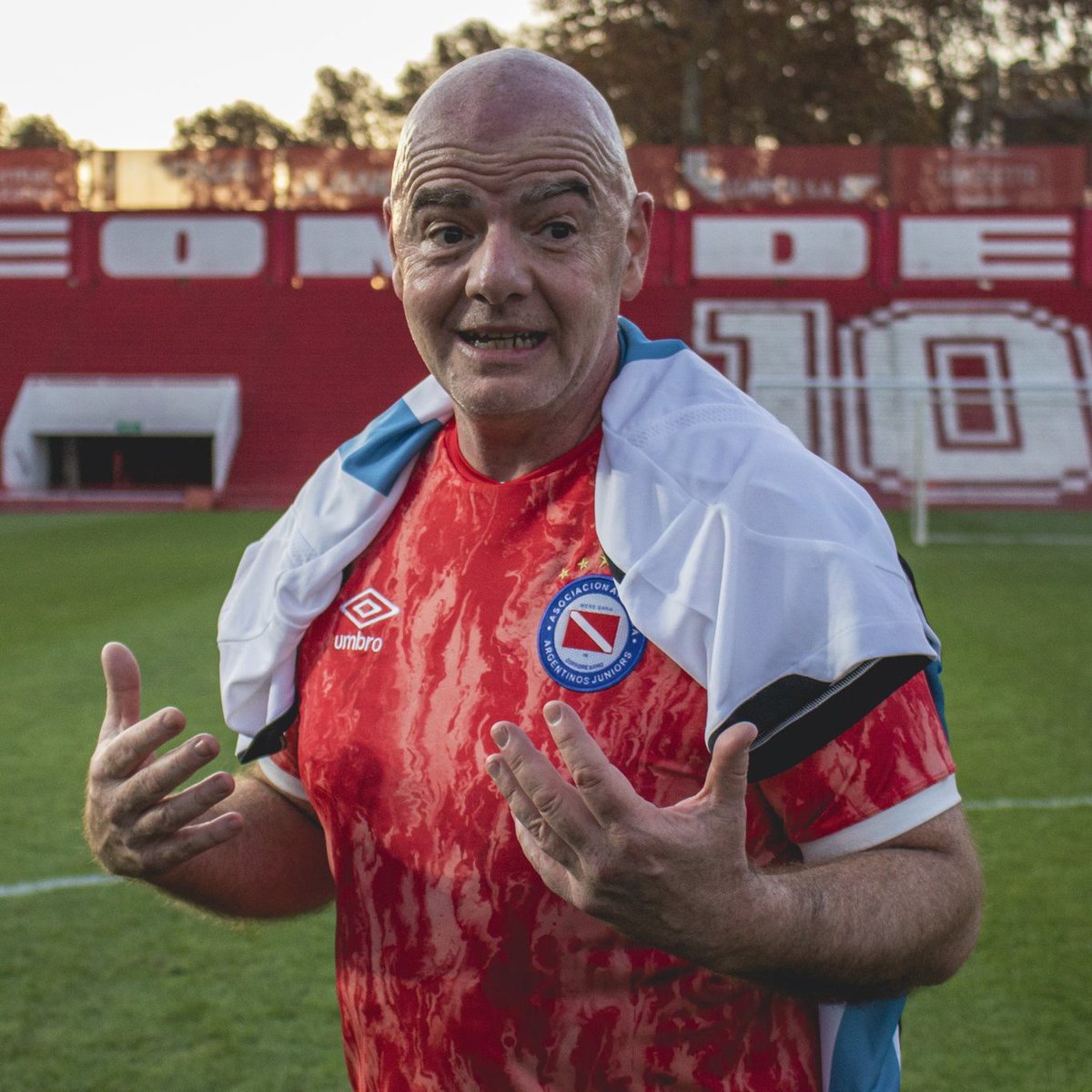 ¿Infantino? En el Estadio Diego Armando Maradona. 🏟️ 🇦🇷