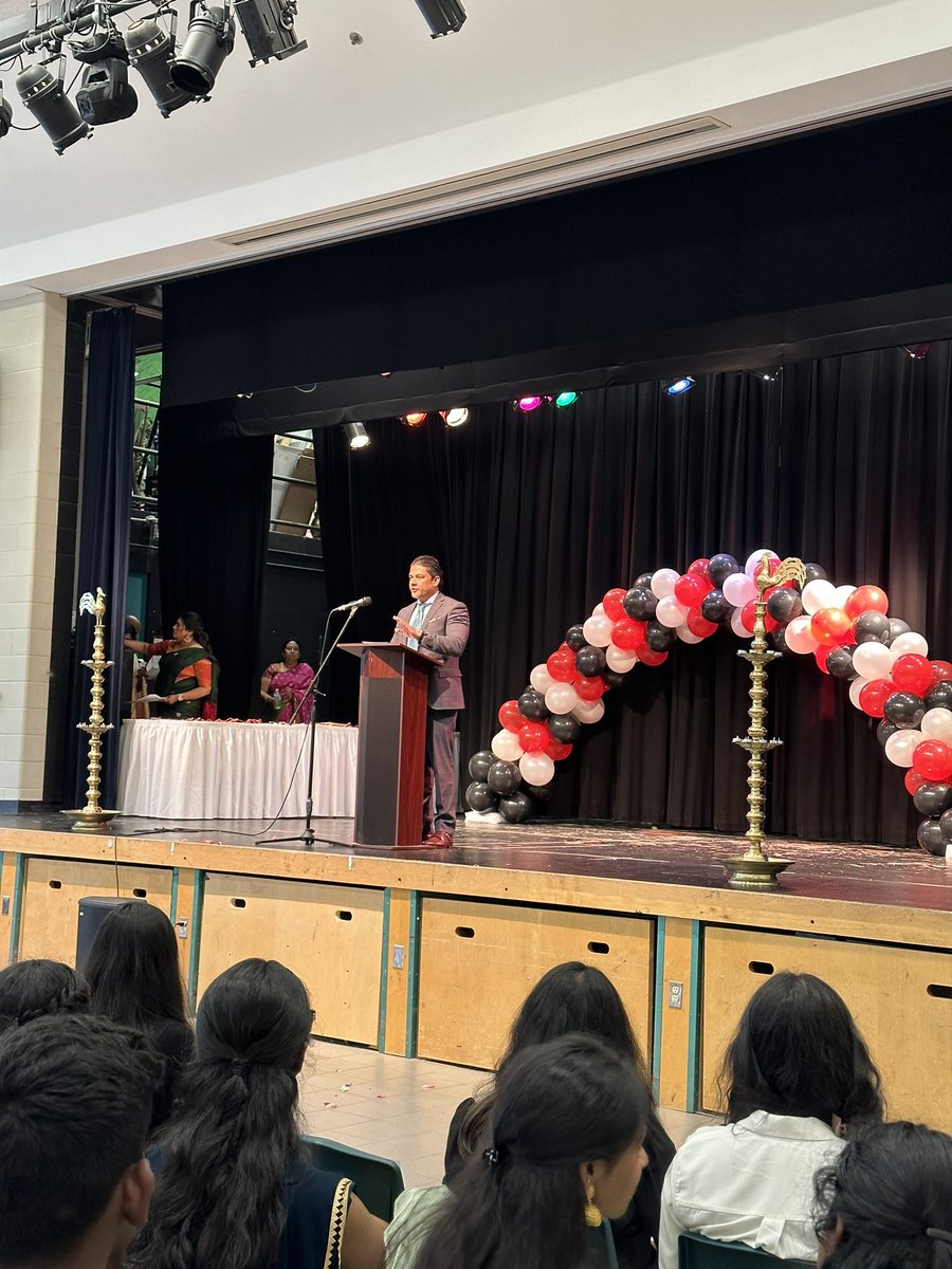 uukkamathu's tweet photo. Brave words and excellent advice from our Keynote Speaker, @RoyRatnavel! He is the author of the book, Prisoner #1056 and Head of Distribution and Executive Vice-President at CI Financial. #YRDSB #uukkamathukaividale #ukawardsofexcellence #keynotespeaker https://t.co/jmarH8W37R