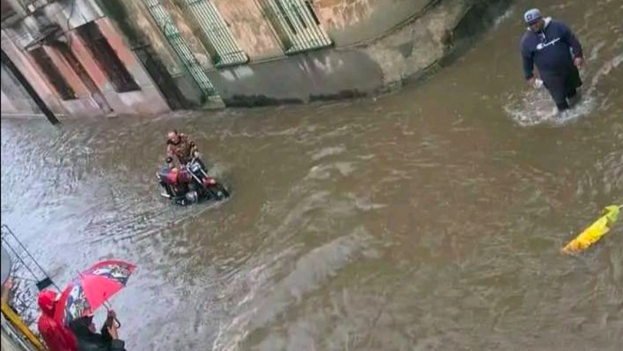 BabaluBloggers's tweet image. Reports from Cuba: Rains cause floods in Cuba and one drowning death in Granma province  babalublog.com/?p=293351