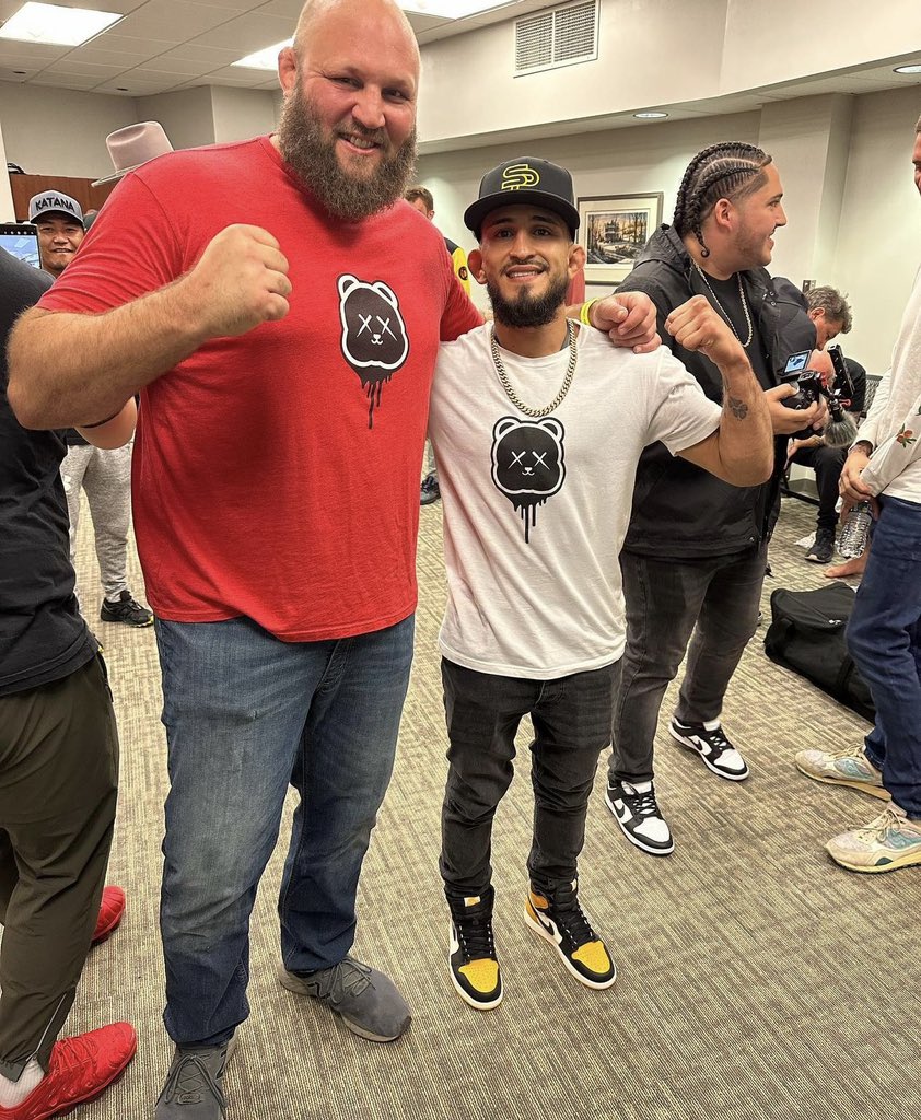 Having a ton of fun growing <a href="/anthonypettisfc/">APFC by Anthony Pettis</a> into the #1 platform for young fighters. 

Last night I hosted our fifth event with my man <a href="/JonnyBones/">Jonny Meat</a>  and a few other special appearances 👀

<a href="/UFCFightPass/">UFC FIGHT PASS</a>