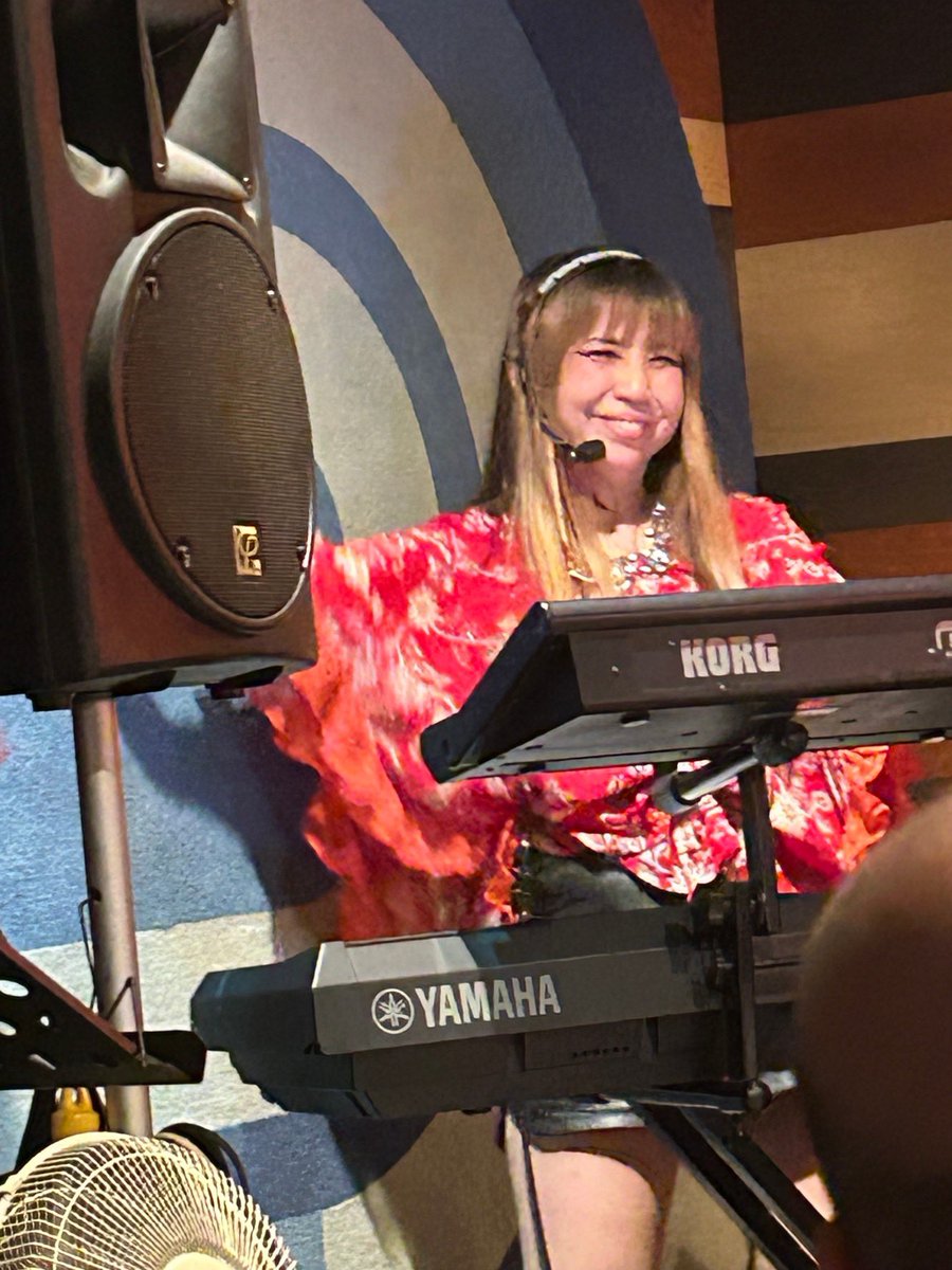 meiyamauchi's tweet photo. 日曜日はアックンズで華甲の宴でした！
還暦となってもこうやってステージでロックができること、一緒にやってくれる仲間がいること、見に来てくれたたくさんの友達やお客様、いつも支えてくれる夫の前でこうやって演奏できたことに感謝❣️本当にありがとうございました❣️ https://t.co/0Qks4MXwu0