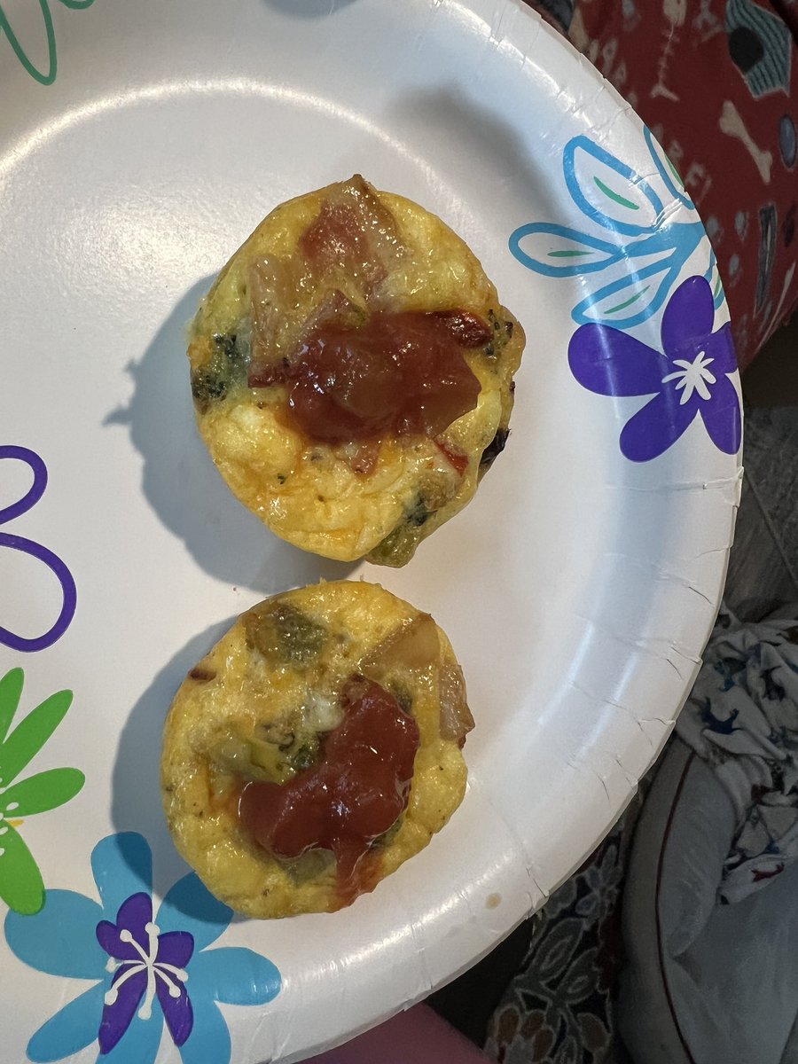 Gnomadiclife's tweet photo. Breakfast for dinner tonight. Tried some #lowcarb egg bites with veggies, bacon and cheese. #rvcooking #gnomadiclife #Foodie https://t.co/9HDGYG6p7l