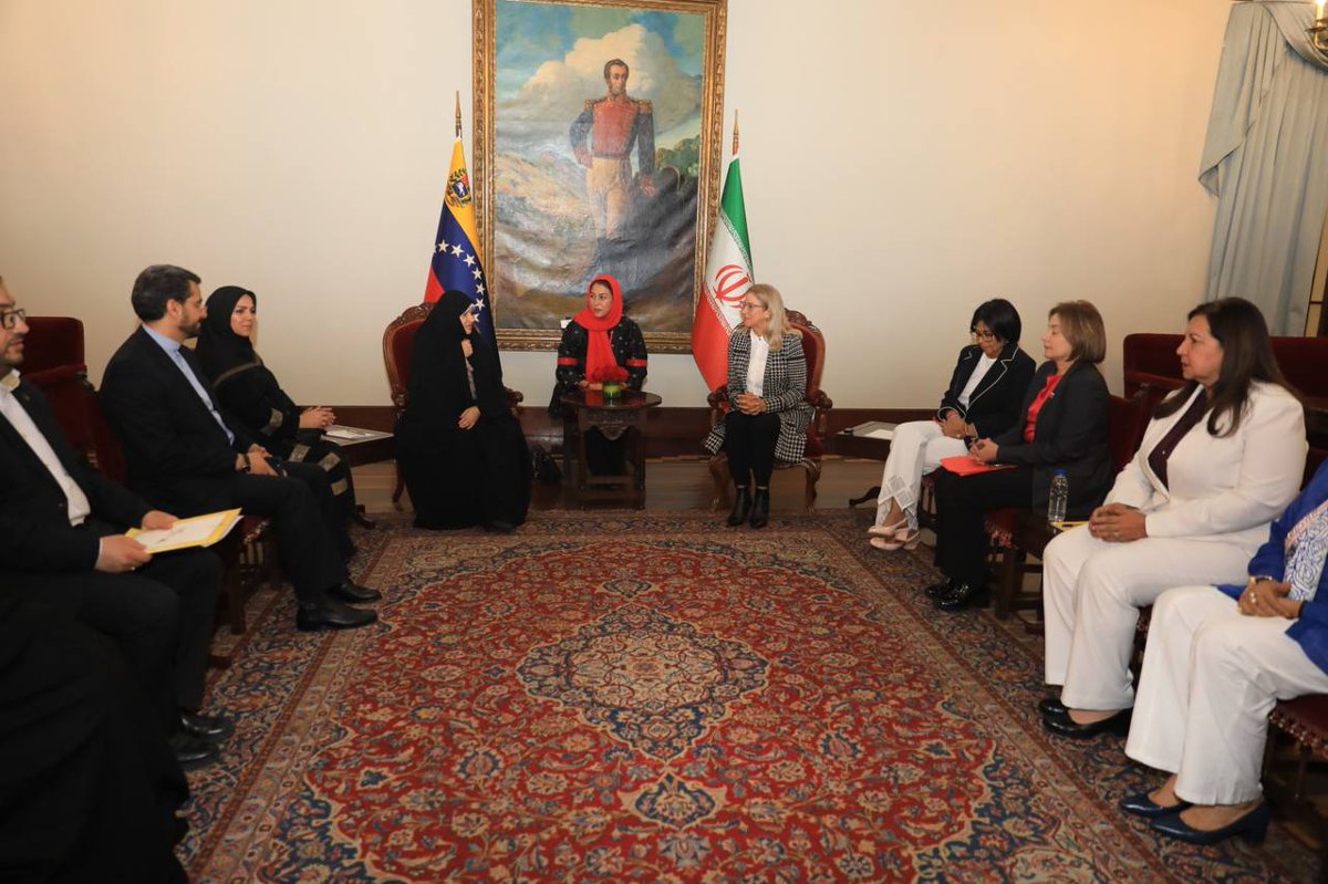 gestionperfecta's tweet photo. El Encuentro de Mujeres Intelectuales e Influyentes con la Primera Dama de la República Islámica de Irán, Jamileh Alamolhoda, en Caracas, nos permitió interactuar acerca de la importancia de la lucha femenina para el desarrollo de los pueblos del mundo.

#IránYVenezuelaUnidas https://t.co/ESBKui0Jl1