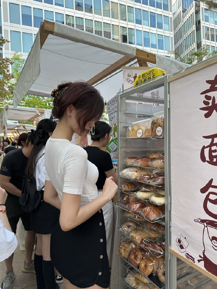 如果时间像古早的磁带被放进收音机按下倒放键，列车背离终点，落雨返还天空，鱼类集体洄游，而你踏上归途，重新握住我的手。@cporgyuniverseR @CPorgyUniverse @HotMediaLuckLot https://t.co/mVRIKHMp8r