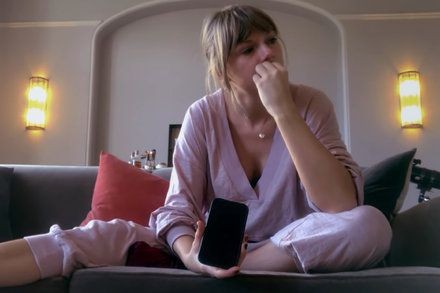 maflvstaylor's tweet image. con el correo de que estoy en lista de espera me sentí en esta escena de Miss Americana :(