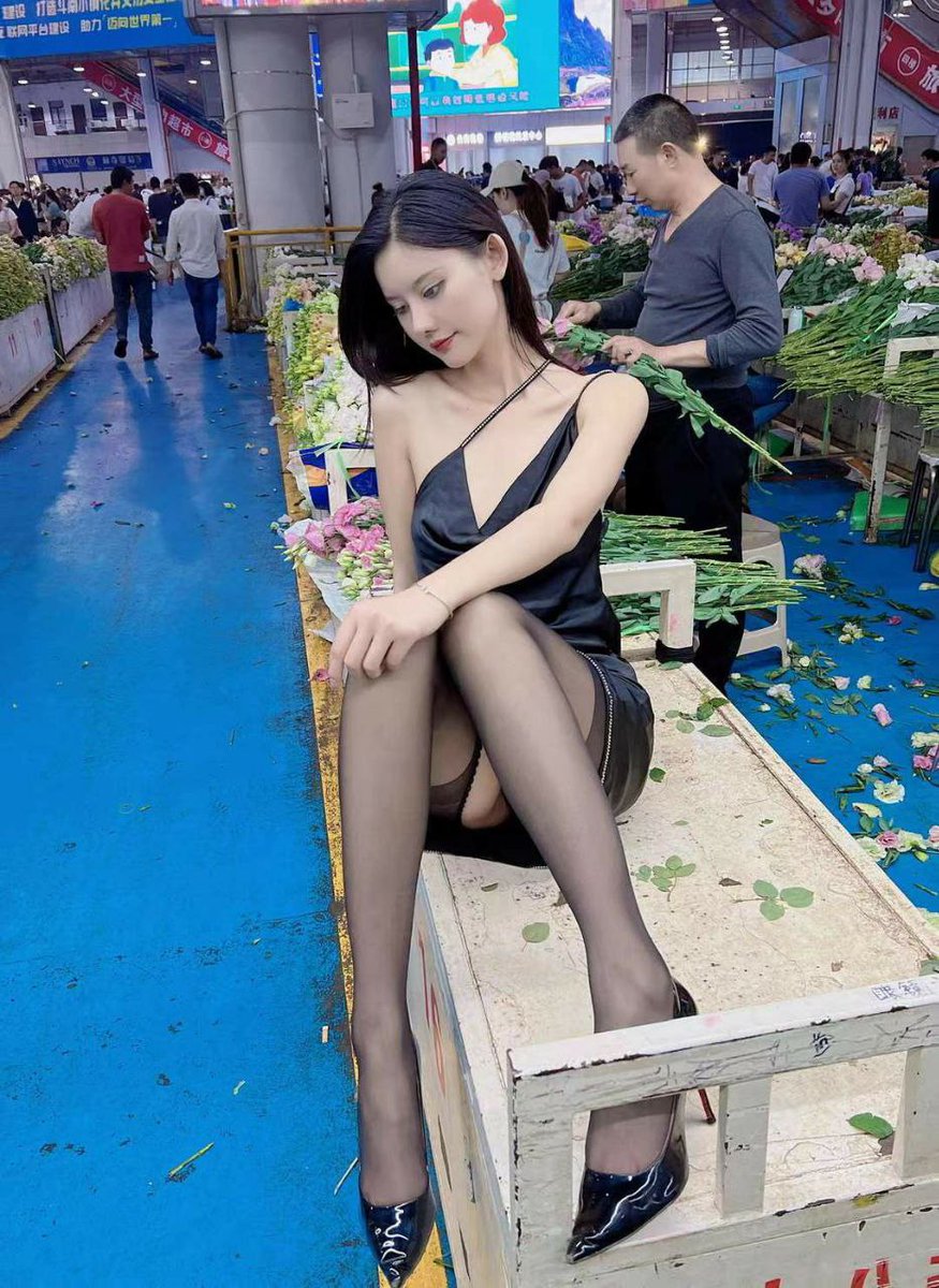 星星醉酒到处跑，月亮跌进深海，我以前从未觉得人间美好，直到你来了@cporgyuniverseR @CPorgyUniverse @HotMediaLuckLot https://t.co/VdL30DHNmF