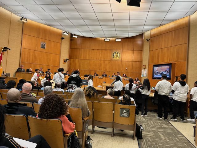 rsperli's tweet photo. @sdbellmiddle Mariachi students impressed #sandiego City Council members today and we thanked them for their support of the @VAPAFoundSD! #artseducation #mariachi https://t.co/hnys1sns1B