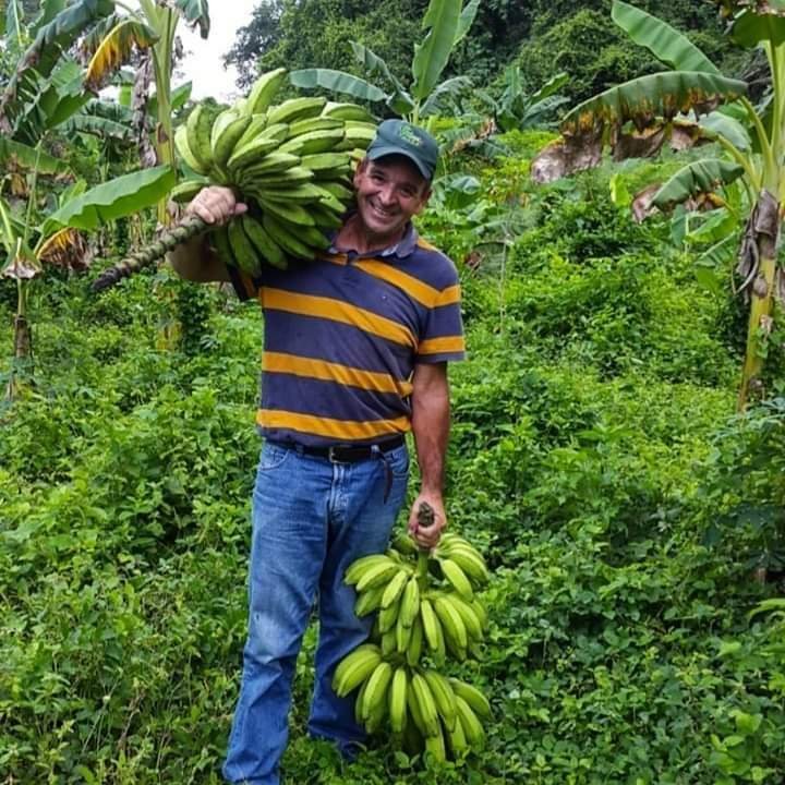 Y si dejamos de joder tanto por ideologías y más bien apoyamos al gobierno de turno!
No será, que así hacemos más por el país?
