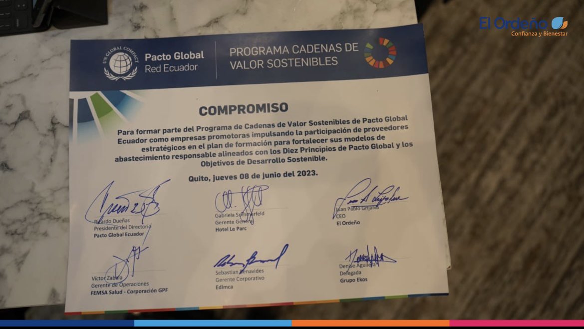 Ordeno_Oficial's tweet photo. Juan Pablo Grijalva Cobo, gerente General de El Ordeño, junto con representantes de @LeParcHotelEc, @FEMSA, #Edimca y @RevistaEkos firmaron el compromiso para formar parte del Programa de Cadenas de Valor Sostenibles de @PactoGlobalEcuador. https://t.co/zORZRCWlXp
