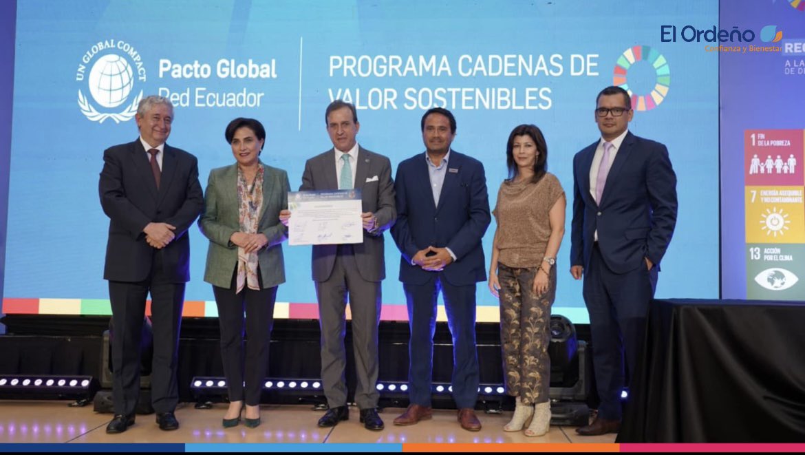 Ordeno_Oficial's tweet photo. Juan Pablo Grijalva Cobo, gerente General de El Ordeño, junto con representantes de @LeParcHotelEc, @FEMSA, #Edimca y @RevistaEkos firmaron el compromiso para formar parte del Programa de Cadenas de Valor Sostenibles de @PactoGlobalEcuador. https://t.co/zORZRCWlXp