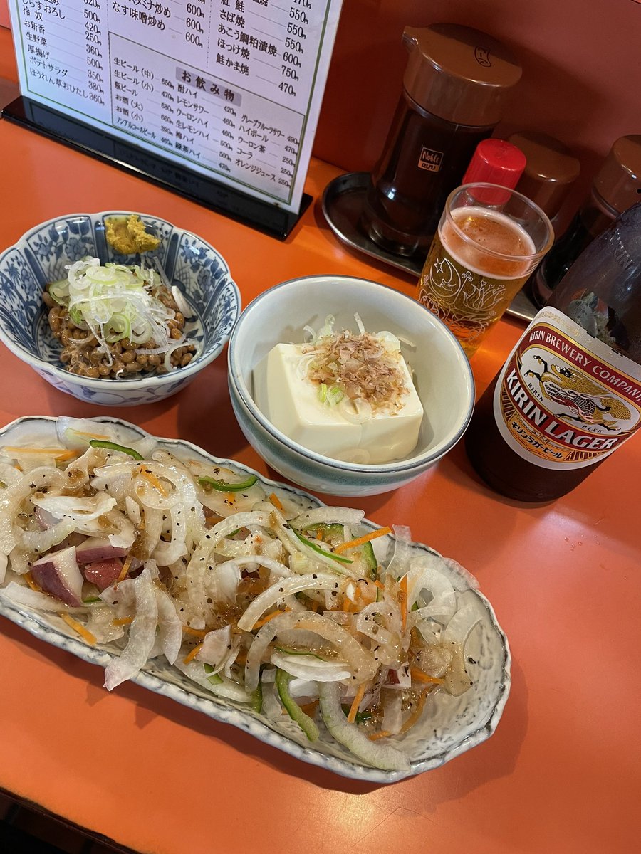 kinsirou1's tweet photo. 綾瀬
味安

はまちとタコのカルパッチョ550円
冷奴250円
納豆100円
ガーリック唐揚げ2個450円
瓶ビール680円 https://t.co/xzpQelug3u