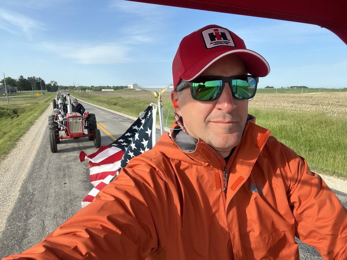 MikeNaigIA's tweet photo. Chilly start this morning to #Tractorcade in Fayette County but overall it was a beautiful day for a ride! 🚜
#IowaAg https://t.co/hkgoKk2jqe