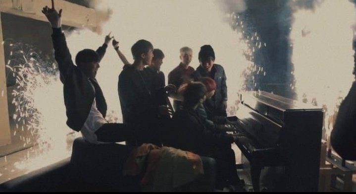 10.Yılımız kutlu olsun 💜bu benim sizinle 5.Yılım başarılarınıza ortak olmak, sizinle aynı duyguları paylaşmak çok güzel. Sizi tanıdığımda 8.sınıftım artık 19 yaşındayım 29 yaşına geldiğimde de burada olacağım Çünkü siz de hep burada olacaksınız sizi seviyorum #BTS10thAnniversary