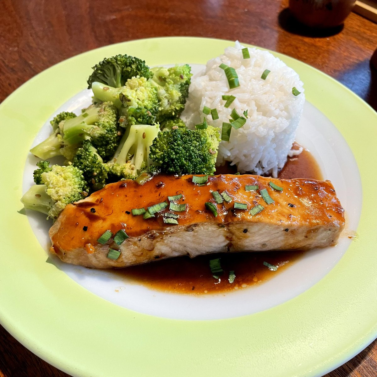 Reintroducing fave foods (like broccoli) w/out trigger foods (like garlic).
Salmon drizzled w/ soy, tamarind, ginger & sesame oil.
#healthyeating #homecooking #lowfodmap