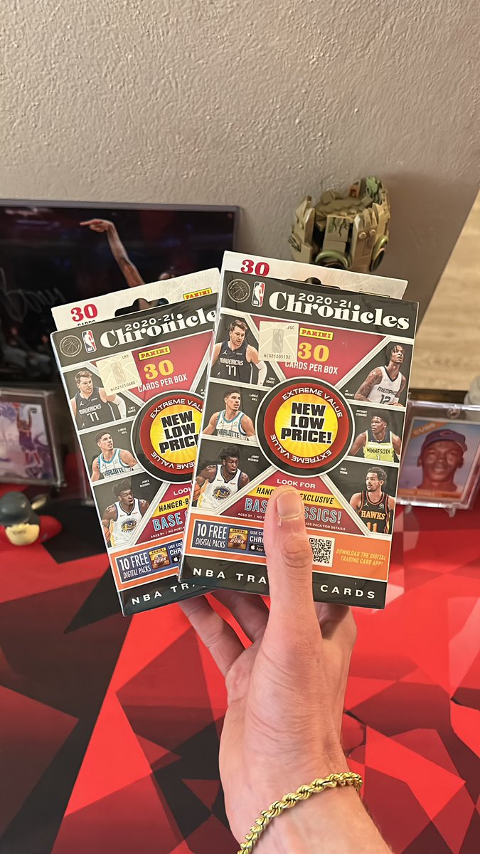 CBCollectors's tweet photo. ⏰ 🔥IT’S THAT TIME AGAIN🔥⏰
Who wants to win TWO hangers of 2020-2021 Chronicles Basketball?
To enter you must:
-Follow us
-Follow @Chev2Cold 
-RT and Like this tweet

Winner will be announced this Friday 6/16! Good luck everyone! https://t.co/D0ctWTYb1v