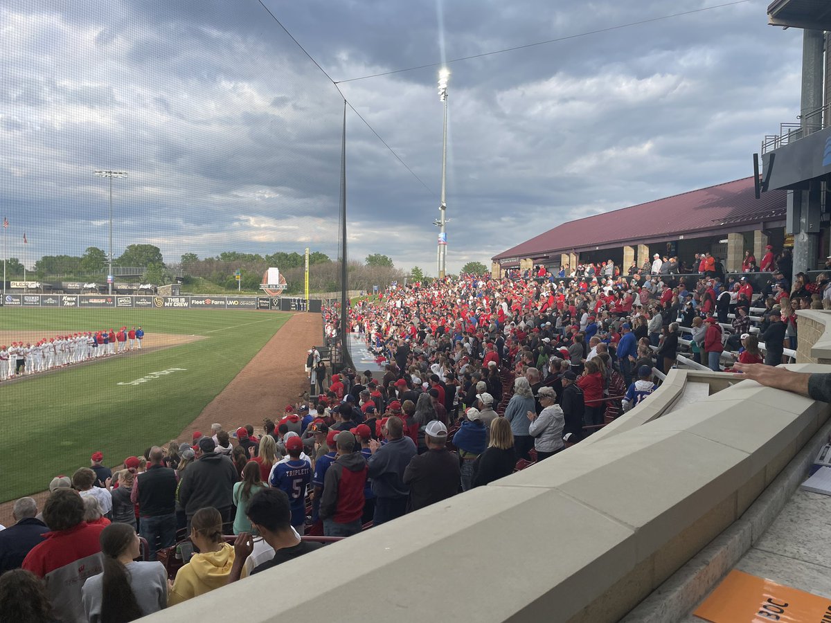 RicardoDelian's tweet photo. I think Hortonville brought the whole town!  #hsswi https://t.co/bBAJucCwmu