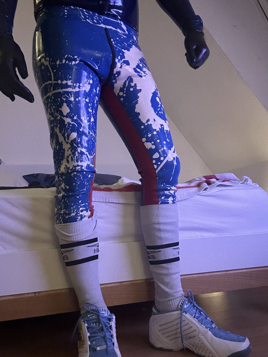 Rubberish1's tweet photo. #rubber #gear #sneax #rubaddiction #Dada #skintightrubber #bleaches #gay #proll https://t.co/DNLMLvq0xg
