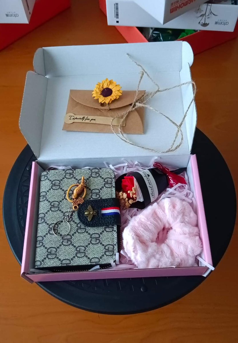jamilah_jml's tweet photo. GIFT BOX UTK PEREMPUAN/GIFT BOX UNTUK IBU/ISTRI /SAHABAT/ANNIVERSARY/ULANG TAHUN KELAHIRAN/PENGHARGAAN/CENDERAHATI/BUAH TANGAN/ HADIAH HARI JADI/BIRTHDAY✅
#giftbox https://t.co/JTHqULLwb5