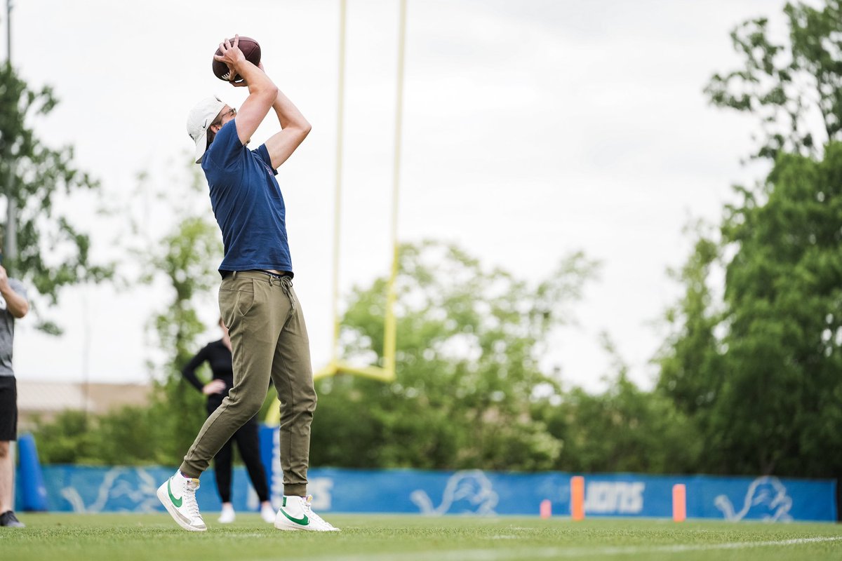 NoahWulbrecht's tweet photo. Pro water balloon tosser 💪 (photos via @Lions) https://t.co/mi2nUmFmhy
