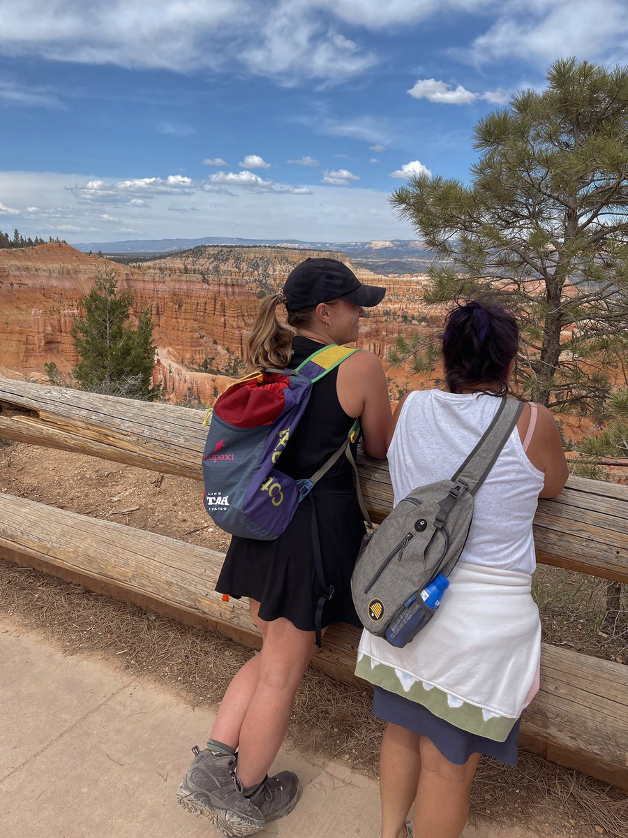 AddieMcNamara_'s tweet photo. Spent last week in Southern UT with great views, great people, and celebrating a great place 🌞 #TeamUT https://t.co/f8czeXFDpm