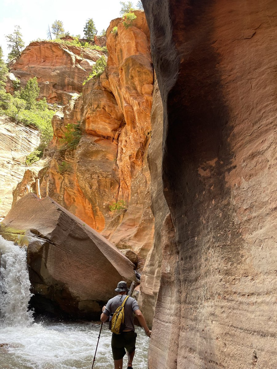 AddieMcNamara_'s tweet photo. Spent last week in Southern UT with great views, great people, and celebrating a great place 🌞 #TeamUT https://t.co/f8czeXFDpm