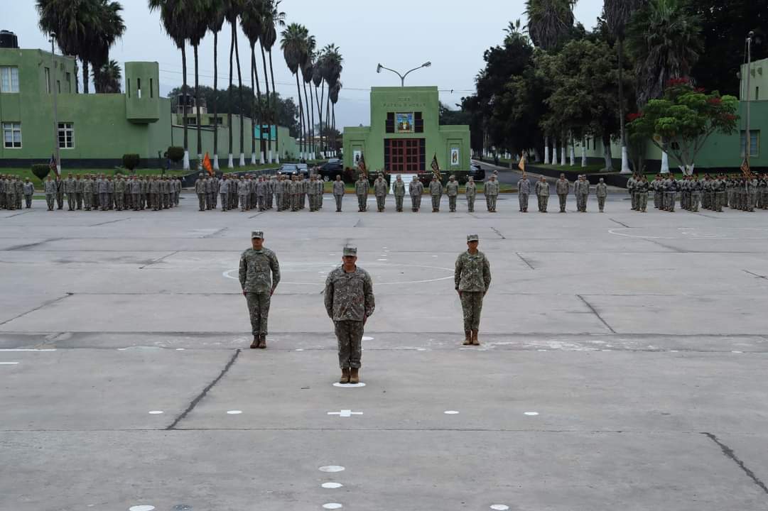coedeoficial's tweet photo. #infocoede El Comando de Educación y Doctrina del Ejército, como todos los lunes, llevó a cabo el ceremonial de inicio de semana, donde se recitó el Credo del Ejército y el Código de Honor; así como también, se dio lectura al valor de la semana “entusiasmo”.
#ejércitodelperú https://t.co/RUlkLAJ6oc
