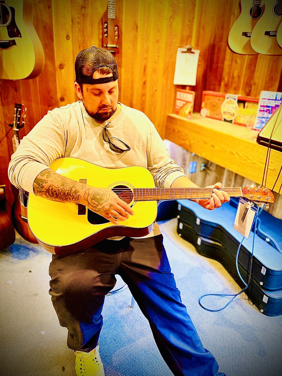 DiscipleAbraham's tweet photo. #Fender https://t.co/HVw7tuKABg