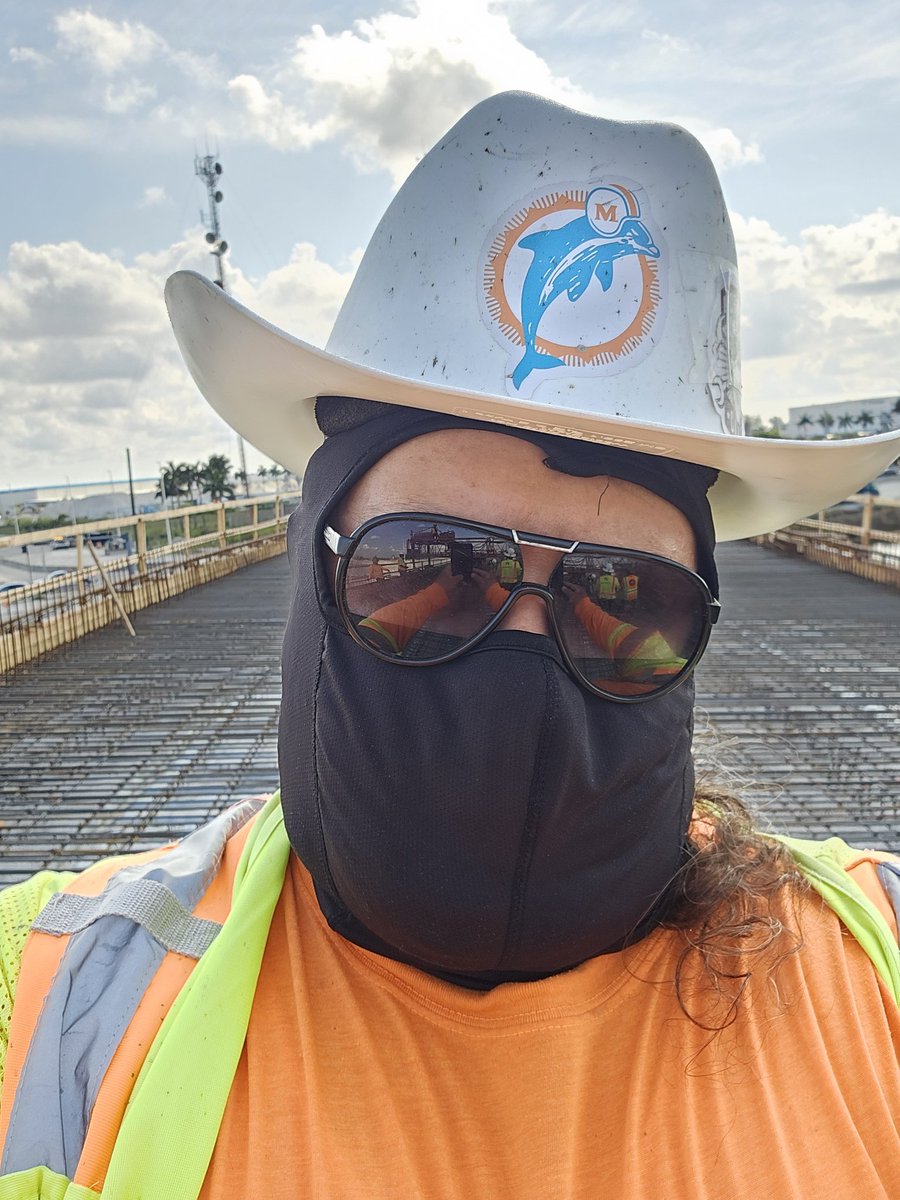 StoneyHustle's tweet photo. Drop a cool photo of you doing your job https://t.co/ddE72AQIlW