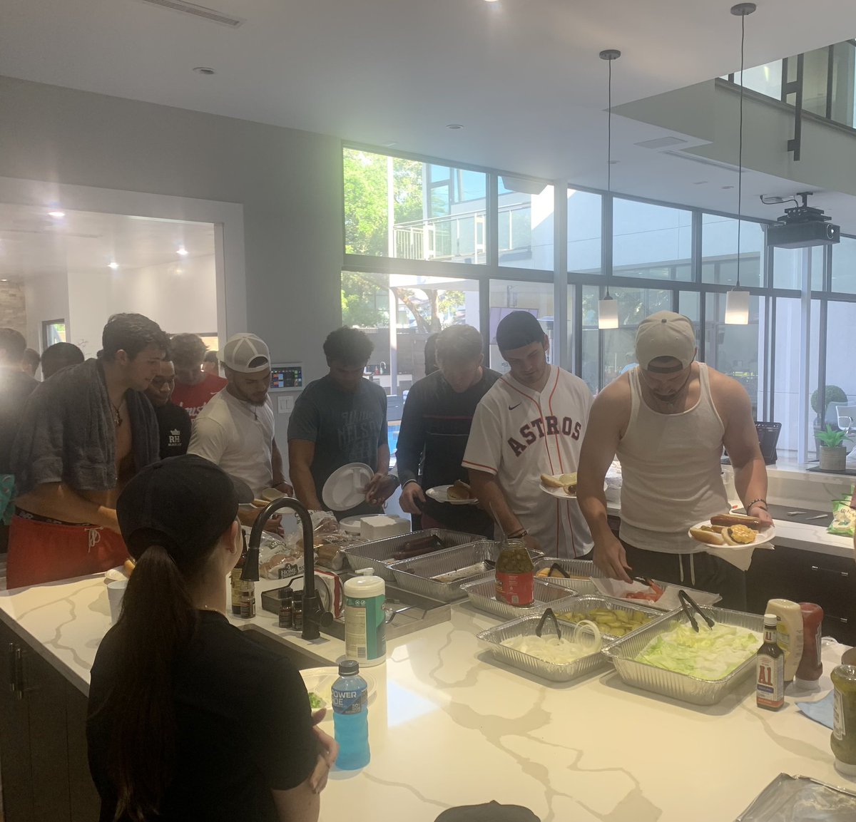 corbymeekins's tweet photo. Great night with the squad at @Holgorsendana house! Love spending time and breaking bread with my boys! #YDogs #JYD #GoCoogs https://t.co/i8rq4ADGKi