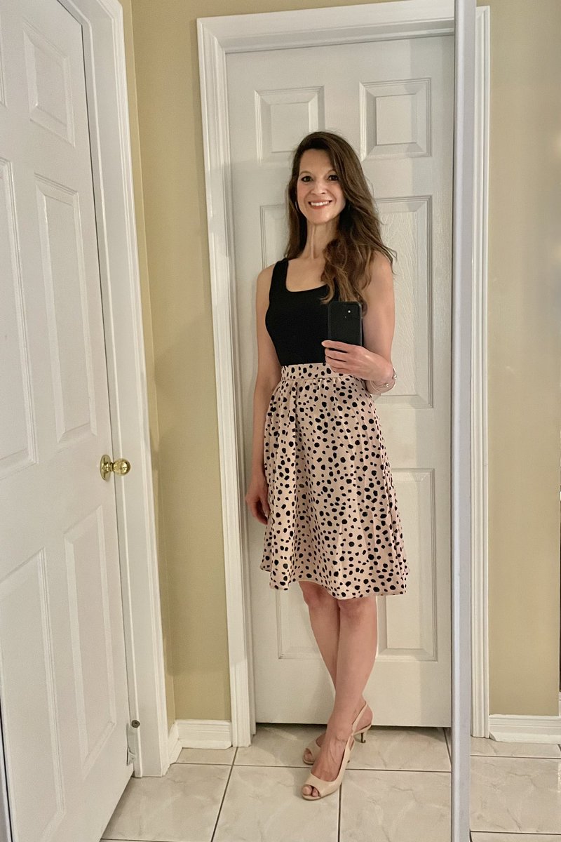 melanie_korach's tweet photo. Sometimes we have to pick ourselves up & try again but it’s not easy to do. In fact sometimes it’s very hard. That’s why we should help each other. Life is easier when we share love. That means loving ourselves too. Look at yourself in the mirror & say “I am loved.” Repeat daily! https://t.co/LkTKQJLPN2