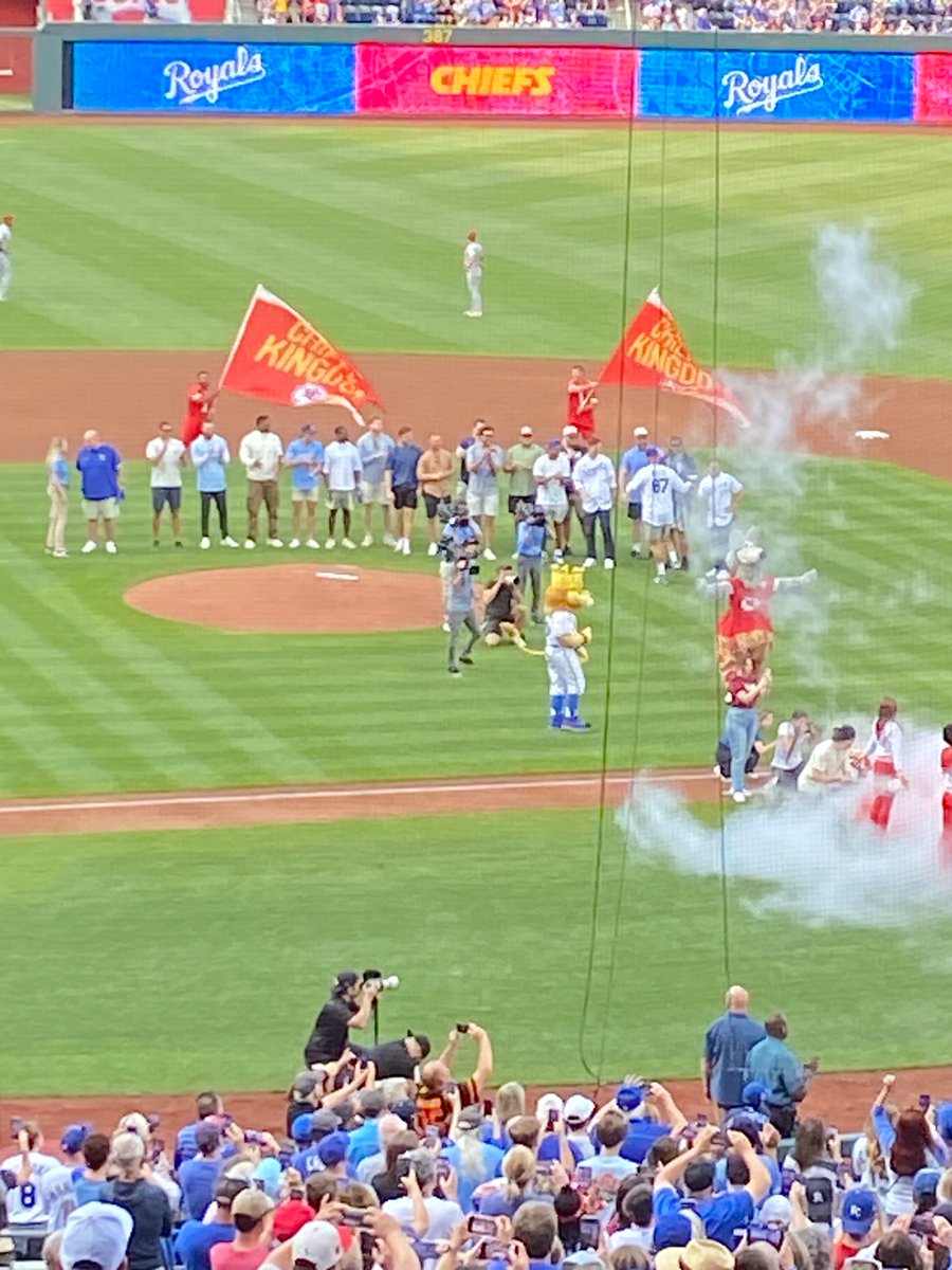 BeerArkansas's tweet photo. Baseball: @Royals 
Beer: @Boulevard_Beer 
First Pitch: @PatrickMahomes https://t.co/PRHMKv7Hd8