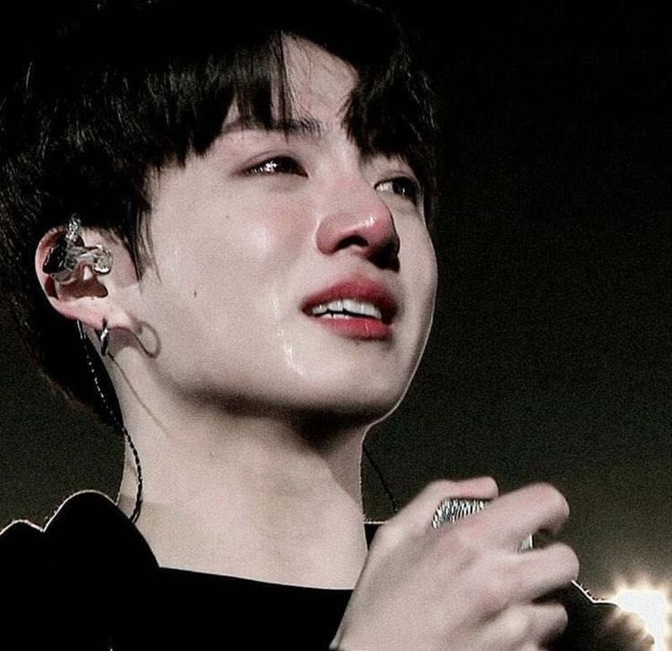 LEDEJUNGKOOK's tweet photo. QUE DURE LO QUE TENGA QUE DURAR 
si es eterno, te juro que no te soltaria
Y si solo es breve, te prometo que en otra vida también te buscaría. ❤️‍🩹 https://t.co/hvLUznp5Rk