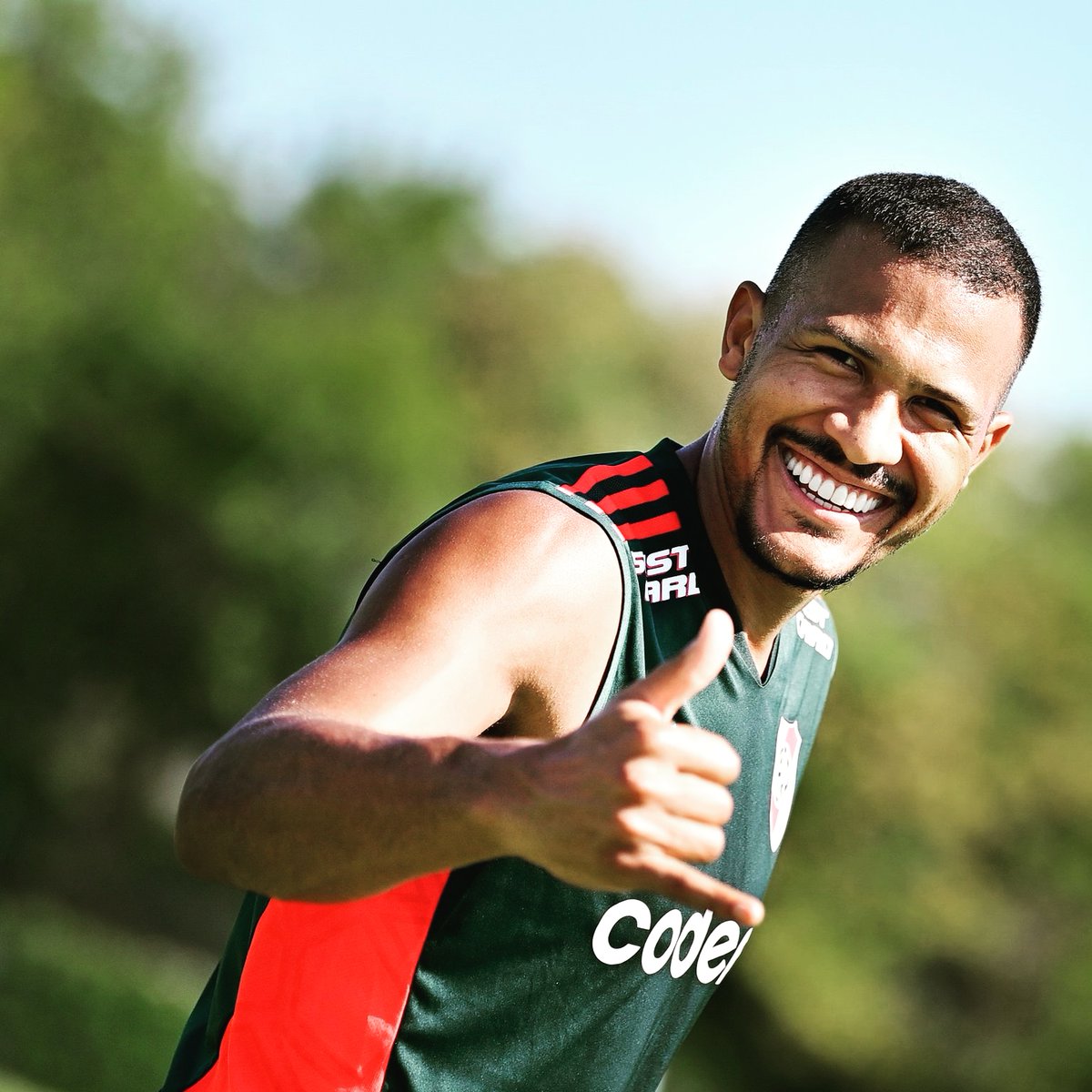 TodoRiver28's tweet photo. GOOOOOOOOOOOLLLLLLL!!!!
VAMOS #RIVER ⚪🔴⚪
SALOMÓN RONDÓN!!!
#4A1 https://t.co/HumGAsq0SZ