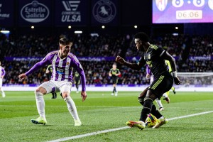 wyn_barcelone's tweet photo. Mercato : Le FC Barcelone a une nouvelle cible au poste de latéral https://t.co/voIy5VeAgH https://t.co/iFWcLPnIEa