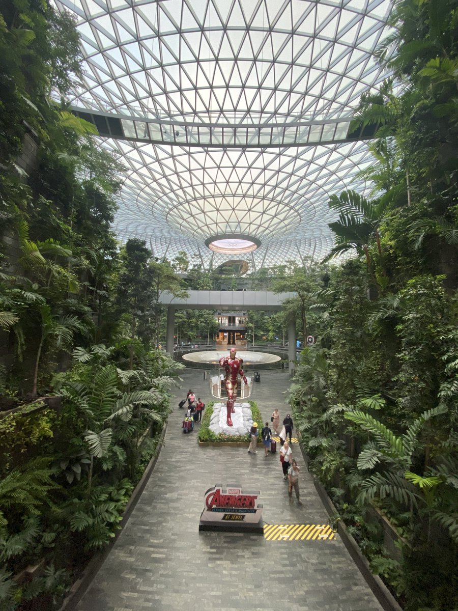 dlrama's tweet photo. HSBC Rain Vortex (na walang rain)
#badjventure #BadjInSG #heybadj #Singapura #Singapore #wheninSG https://t.co/J2ooGCb1HS
