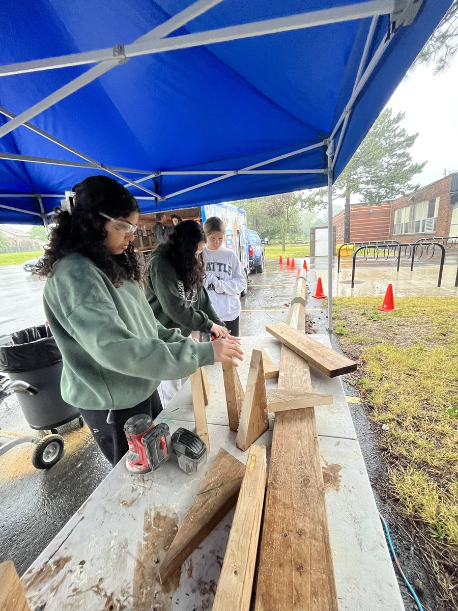 Amazing day building with the <a href="/HWDSBTrailer/">HWDSBTransitionsTrailer</a> ! Students are seeing their projects and designs come to life!
