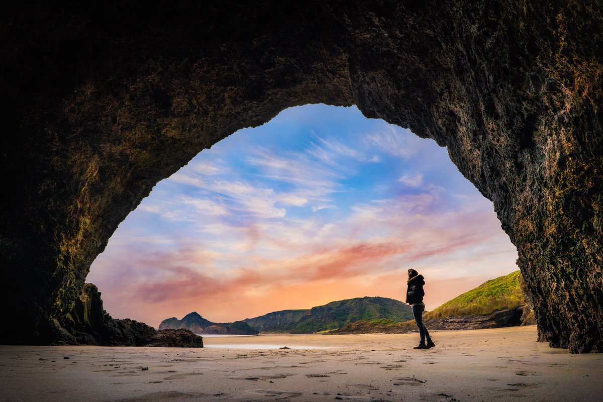 realflyingkiwi's tweet photo. Some caves I love in New Zealand. https://t.co/CAitN9W77Y