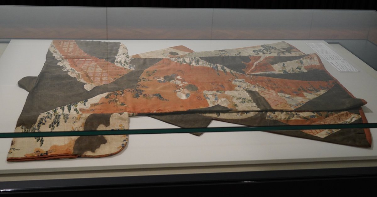 TNM_IR_EN's tweet photo. This "kosode" robe with colorful embroidery and gold leaf was a formal outfit in the early Edo period.
Kimono ("Kosode") with May Bush, Pines and Maples, Edo period, 17th century
Until June 25 in Rooms T1 & T2, Japanese Gallery
#TNMonView #Kosode #Goldleaf #Formal #kimono https://t.co/BjMbU3FLmY