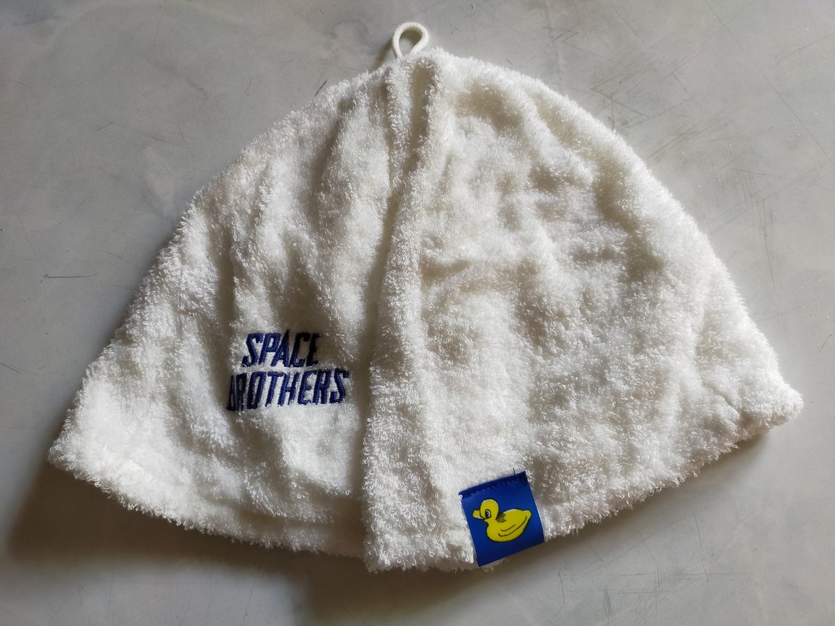 先日 @mrnt0928 さん監修のサウナイベントでサウナハットの存在を知り、 #宇宙兄弟 サウナハットを初使用。なかなかいい感じでした。

くたびれてたからか、1ラウンド目から整った感覚で嬉しー⋆⸜💖️⸝‍⋆ https://t.co/hWf8bSTA5g