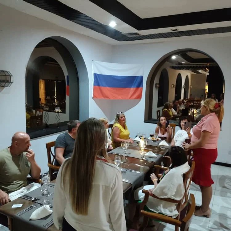 hotel_tuxpan's tweet photo. Noche especial de celebración junto a nuestros clientes #anextour #pegastour #odeon #cubanacanmarcaladiferencia #CubaUnica #VaraderoTravel #HotelTuxpan @MinturVaradero @BetancurtIbia @Jlauzurique41 https://t.co/MUXJB1M7GE
