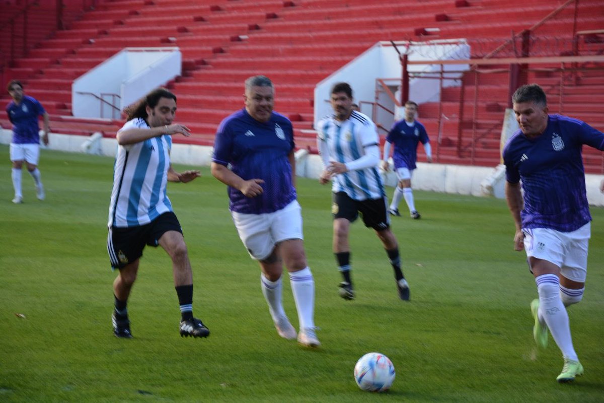 Juampi Sorin, Maxi Rodríguez, Cristian Zermatten, Luifa Artime, Gonzalo Belloso, David Trezeguet, Pichi Mercier, Ariel Ortega fueron algunos de los muchachos que nos ayudaron a pasar una gran tarde en <a href="/AAAJoficial/">Argentinos Juniors</a> junto al equipo de <a href="/fifacom_es/">FIFA (Español)</a> 👏👏👏